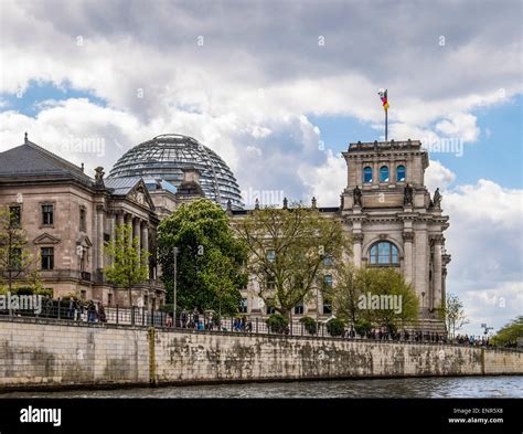 Berlin Reichstag exterior, Bundestag, German Government Parliament ...