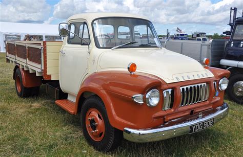 Bedford TJ Drop Side YDG 908 - West Oxon Steam & Vintage Show 2015 | Classic cars trucks, Old ...