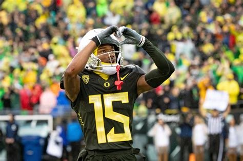 Tez Johnson bounces back from early miscue with career day for Oregon ...