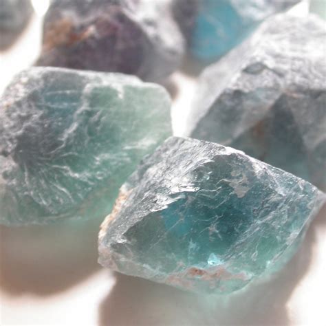 Blue Fluorite for the expansion of the feminine – Song of Stones