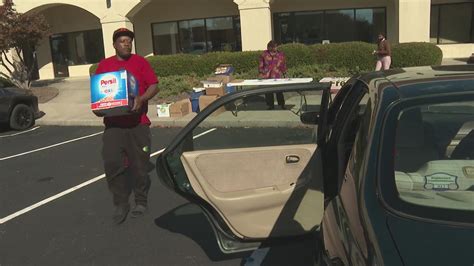 High Point church gives away groceries to families struggling with inflation | wfmynews2.com