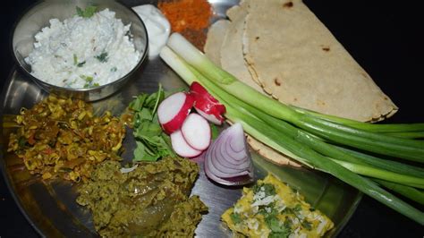 North Karnataka Food Recipes | Uttara Karnataka Jolada Rotti Oota/Jowar Roti Thali | Sankrant ...