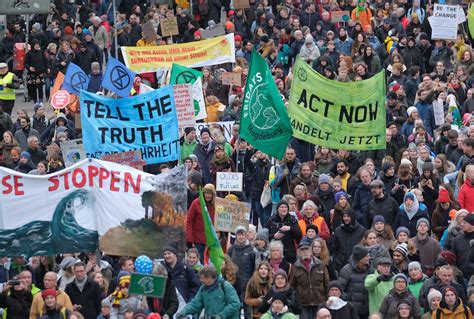 60,000-strong Fridays for Future protest in Hamburg, Germany prompts ...