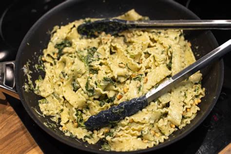 Mafalde Pasta with Spinach and Goat Cheese - Easy Cheesy Vegetarian