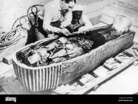 Tutankhamun mummy and howard carter immagini e fotografie stock ad alta risoluzione - Alamy