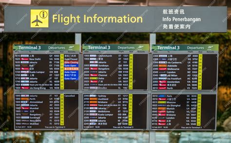 Panneau D'information De Vol à L'aéroport De Changi à Singapour | Photo Premium