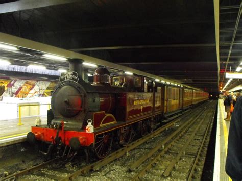 Underground history at Moorgate station – Symbols & Secrets