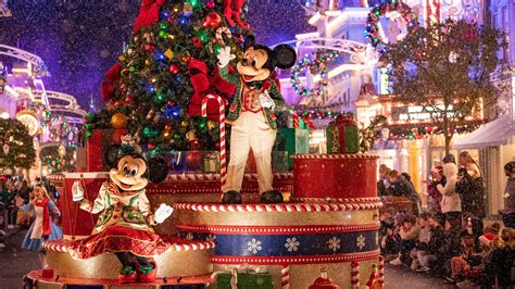 Ultimate guide to Disney World's 'Mickey's Very Merry Christmas Party'