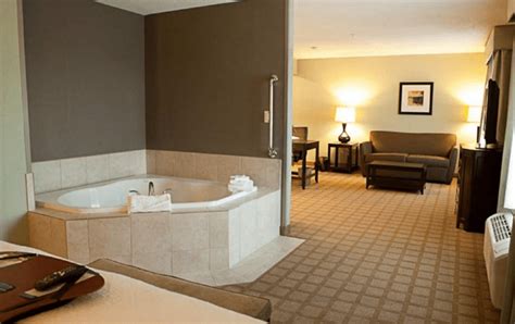 12 Hotels with Jacuzzi In Room In Detroit Michigan (and Near the Area)