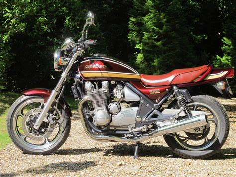 Kawasaki Zephyr 1100 - Classic Super BikesClassic Super Bikes