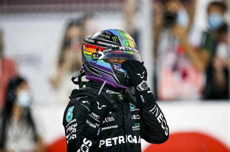 Lewis Hamilton explains the origins of his ‘rainbow’ helmet - Silver Arrows Net