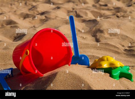 bucket with plastic beach toys in sand Stock Photo - Alamy