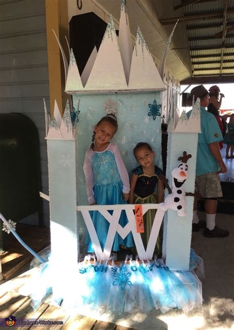 Frozen Ice Castle - Elsa & Anna Costumes | Creative DIY Ideas