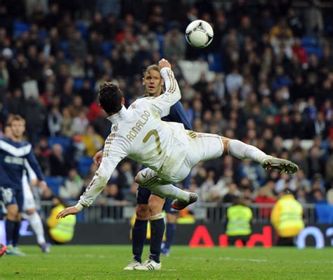 Real Madrid 3-2 Malaga. Epic "remontada" night in the Bernabéu