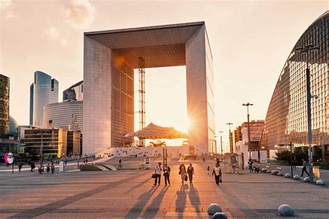 The Grande Arche de la Défense at sunset, Paris | Insight Guides Blog