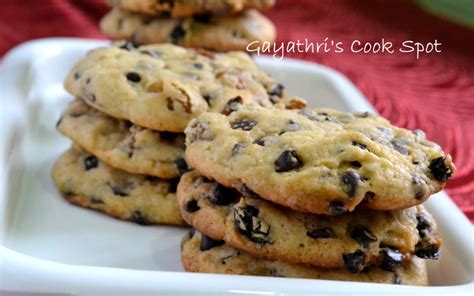 Gayathri's Cook Spot: Eggless Chocolate Chip Cookies