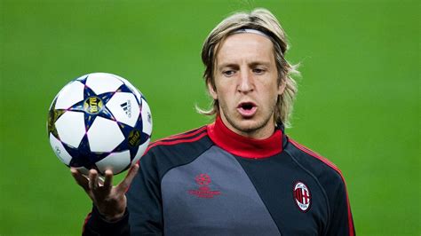 Mengenal Massimo Ambrosini, Si Gelandang Kesayangan Carlo Ancelotti - Berita AC Milan Terbaru