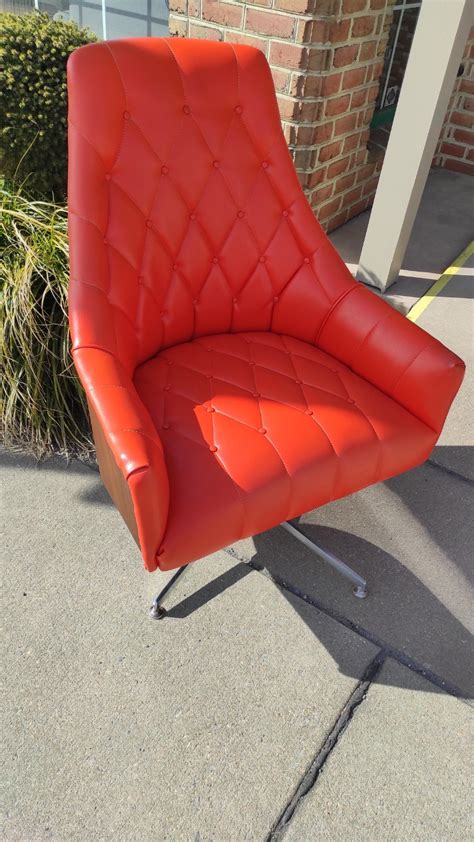 Retro Orange Tufted Swivel Chair | Roth & Brader Furniture