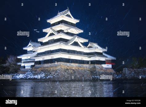 Matsumoto castle winter hi-res stock photography and images - Alamy