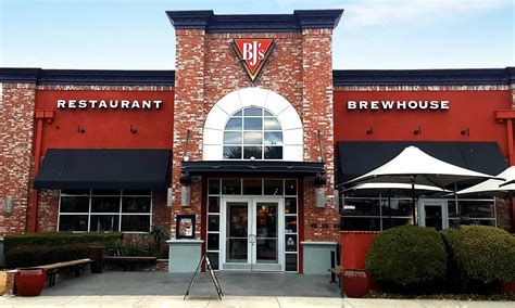 Enjoy Delicious Burger & Craft Beer in Dallas, TX| BJ's Restaurants