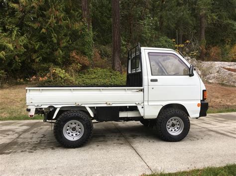 Daihatsu 4x4 mini truck Outside Nanaimo, Nanaimo