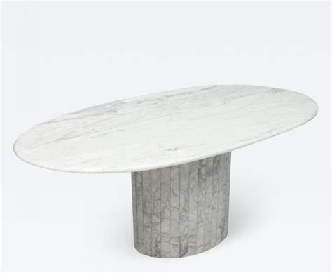 White Oval Pedestal Table / An oval pedestal dining table could be a good addition to your ...