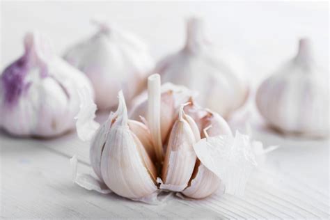 How to Make Aged Garlic | LEAFtv