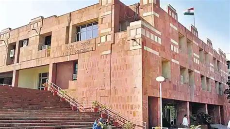 JNU issues strict guidelines inside campus for week-long lockdown | Education - Hindustan Times