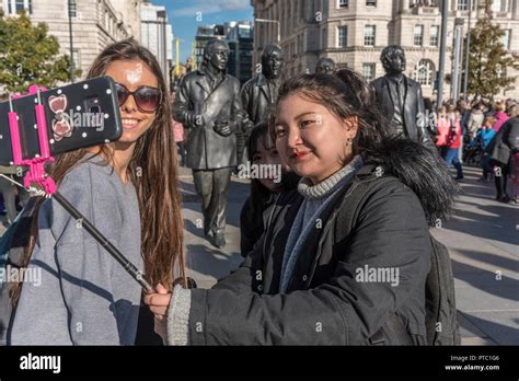 Royal De Luxe Giants visit Liverpool for the last time Stock Photo - Alamy