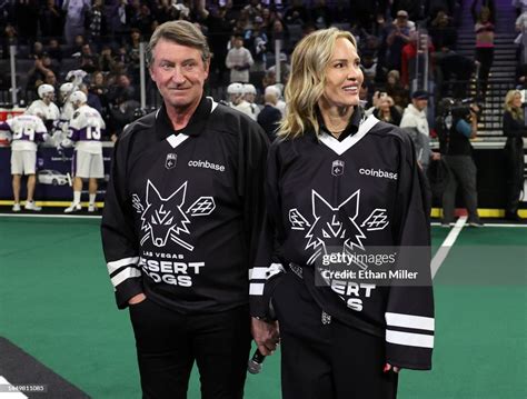 Co-owner Wayne Gretzky of the Las Vegas Desert Dogs and his wife ...