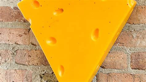 How the iconic Wisconsin Cheesehead is made - CNET