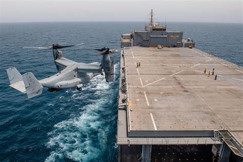 USS Lewis B. Puller (ESB 3) in the Arabian Gulf [5296x3531] : WarshipPorn