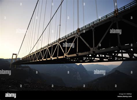 --FILE--View of the Sidu River Bridge crossing the valley of the Sidu River in Yesanguan town ...