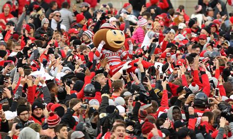 Tons of Ohio State fans rush field after Buckeyes take down Michigan in ...