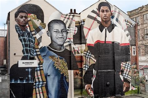 The Burberry mural dedicated to Marcus Rashford | Collater.al