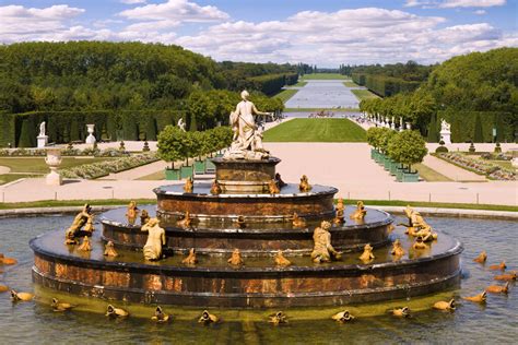 Quick Guide to the Fountains of Versailles | World In Paris (2022)