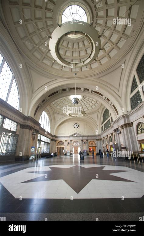 interior of the station of Barcelona France Stock Photo - Alamy