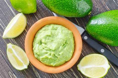 Homemade Baby Food Recipes: Avocado Puree - The Picky Eater