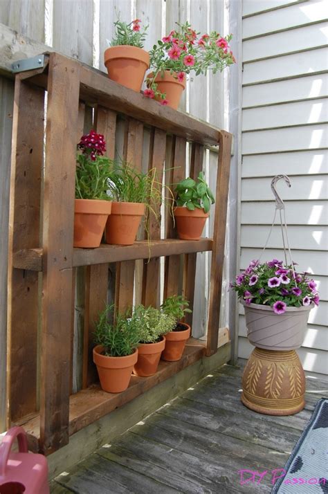 20 Awesome DIY Pallet Projects | Little House of Four - Creating a beautiful home, one thrifty ...