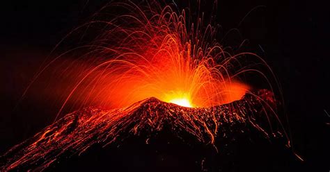 Mount Etna volcano erupting above Sicily, Italy - Mirror Online