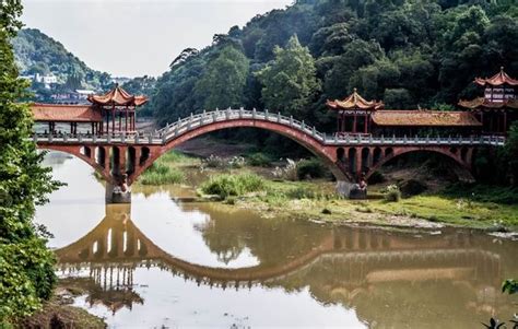 Chine - The elegant Haoshang bridge | Leshan, Travel photography, Around the worlds