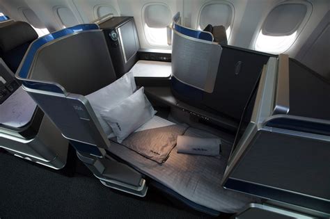 United Polaris - Seat, Amenities, Routes, Lounges & More [2024]