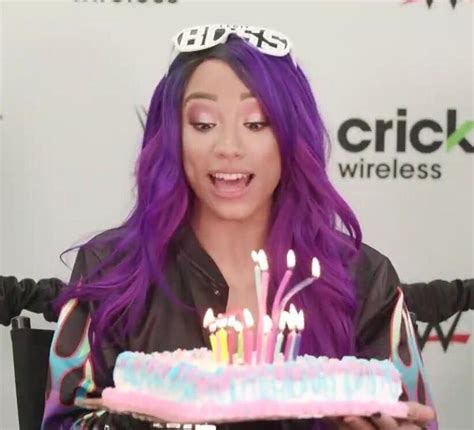 Birthday cake 🤣🥰 #SashaBanks #WWE #LegitBoss #WWERAW 👯