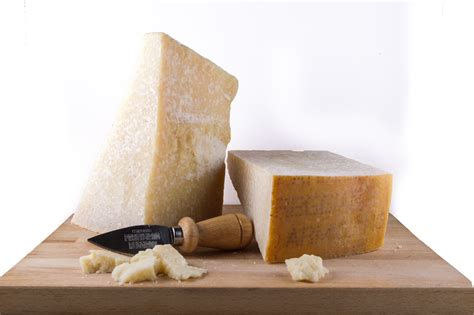 Parmigiano Reggiano D.O.P. (spicchio di circa 1 kg) - In Punta di Forchetta