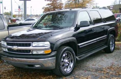 2002 Chevrolet Suburban - Information and photos - MOMENTcar