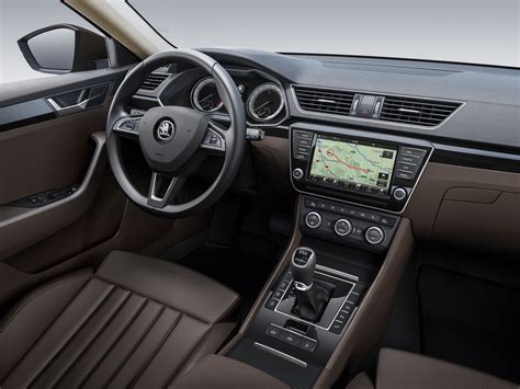 Upgraded ŠKODA Superb: Interior as spacious as higher-class vehicles ...