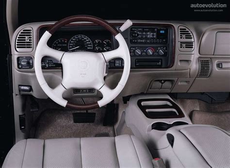 CADILLAC Escalade EXT specs - 2001, 2002, 2003, 2004, 2005, 2006 - autoevolution