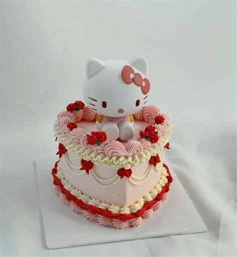 strawberry bae ( ω ) on Twitter | Hello kitty cake, Hello kitty ...