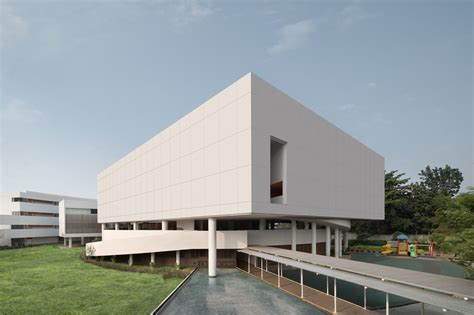 Binus School Bekasi / andramatin | ArchDaily