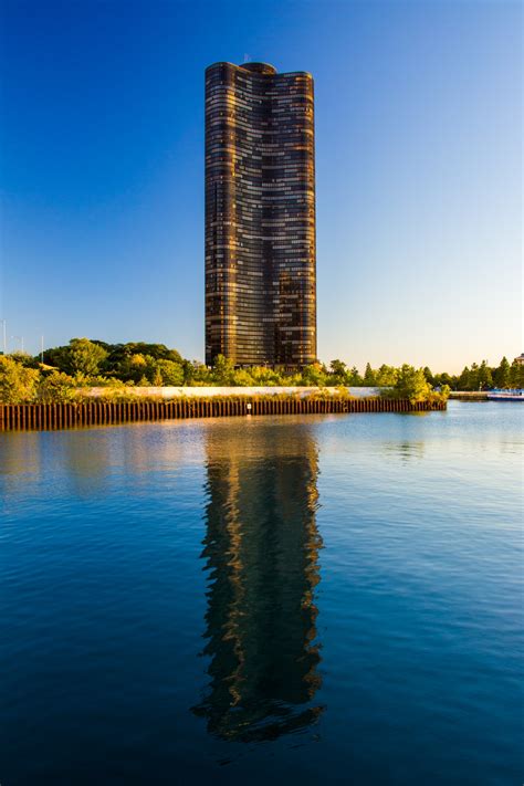 Lake Point Tower In Chicago Free Stock Photo - Public Domain Pictures